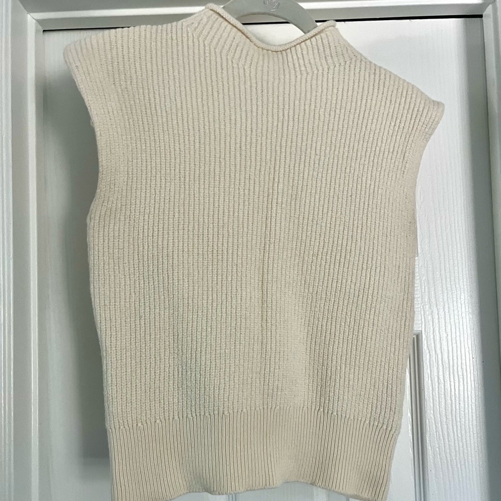 Trina Turk Judson Sleeveless Ribbed Knit Top in Cream Size Sm